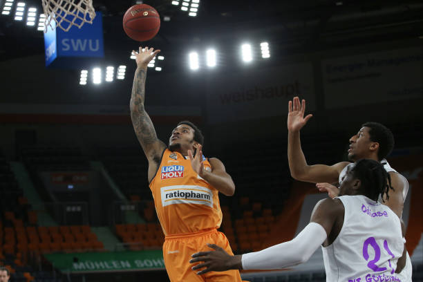 在他的带领 在他的带领