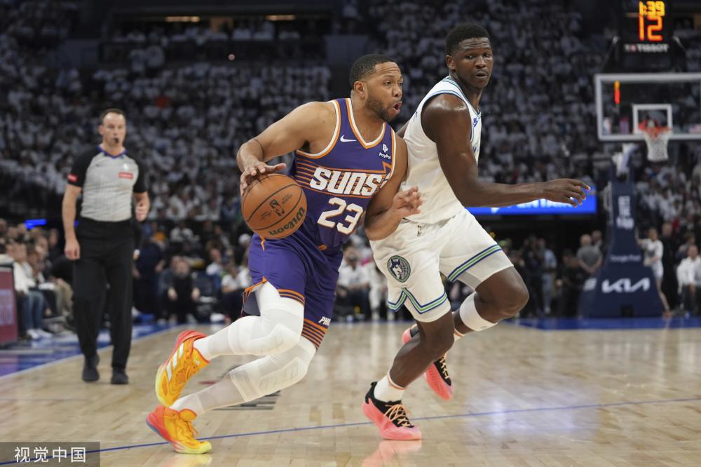 两位选手在 两位选手在